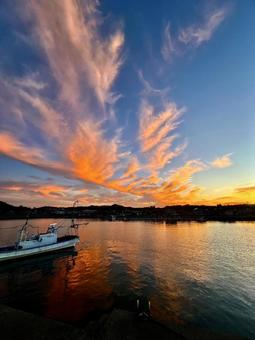 夕暮れ 雲,夕景,空の写真素材