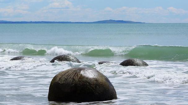 モエラキ・ボールダーズの巨岩 モエラキ・ボールダーズの巨岩の写真