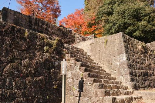 紅葉と苗木城 石垣 苗木城,苗木城跡,紅葉の写真素材