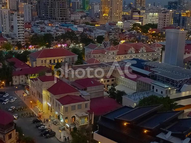 夕暮れのプノンペン　郵便局周辺 夜景,夕暮れ,プノンペンの写真素材