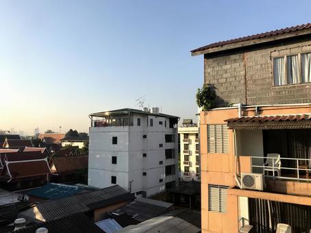 タイの暮らし 朝 タイの暮らし 朝 バンコク,下町,アパートの写真素材