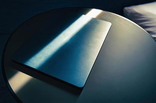 モダンなミッドナイトカラーの薄型PC モダンなミッドナイトカラーの薄型PC pc,ミッドナイト,薄型の写真素材