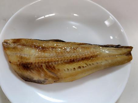 焼いたホッケの干物 焼いたホッケの干物の写真