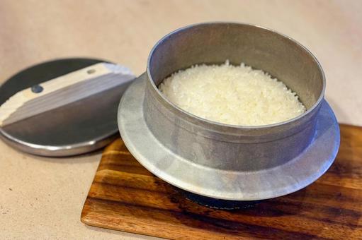 お釜に入った炊き立てのご飯 炊き立てご飯,ご飯,お米の写真素材