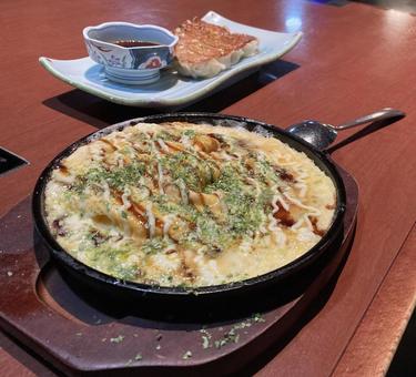 山芋のチーズ焼き、一口サイズ 餃子,おかず,山芋ステーキの写真素材