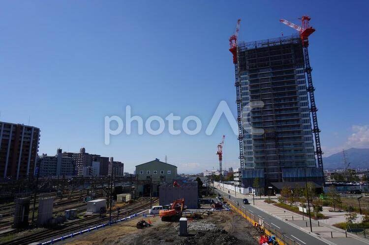 小田急線の線路とタワーマンション　海老名市 海老名,海老名駅,タワーマンションの写真素材