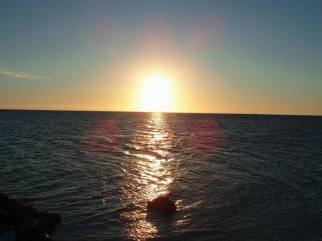 海に沈む夕陽 夕日,海,風景の写真素材