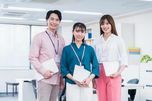 オフィスで働くビジネスマン。 ビジネス,人物,日本人の写真素材