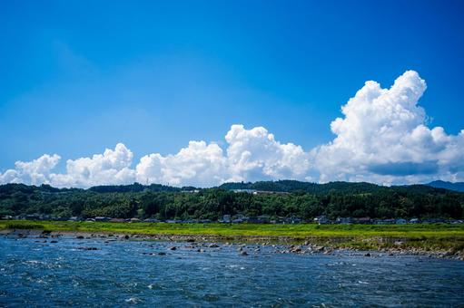 夏の青空と入道雲と川 夏の青空と入道雲と川 川,河川,河の写真素材