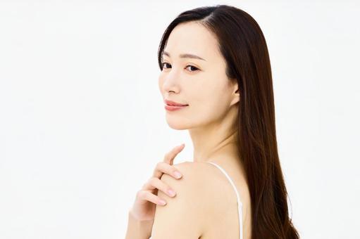 スキンケア　ボディクリームを塗る女性　 ボディケア,スキンケア,肌の写真素材
