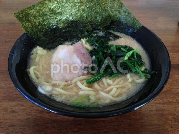 ほうれん草とクリーミースープ家系ラーメン らぁめん,ラーメン,家系ラーメンの写真素材