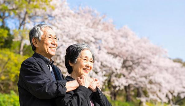 仲良しの高齢夫婦 仲良しの高齢夫婦の写真