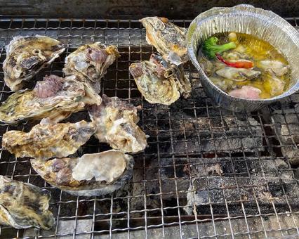 殻付きカキとアヒージョの炭火焼き カキ,牡蠣,殻付きカキの写真素材