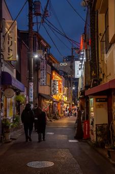 北千住の飲み屋街 北千住の飲み屋街 北千住,路地裏,繁華街の写真素材