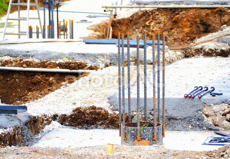 住宅基礎工事中の建設現場の様子 家,住宅基礎,基礎壁の写真素材