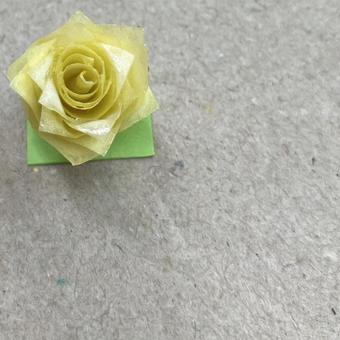ペーパーフラワー(黄バラ)2 ペーパーフラワー(黄バラ)2の写真