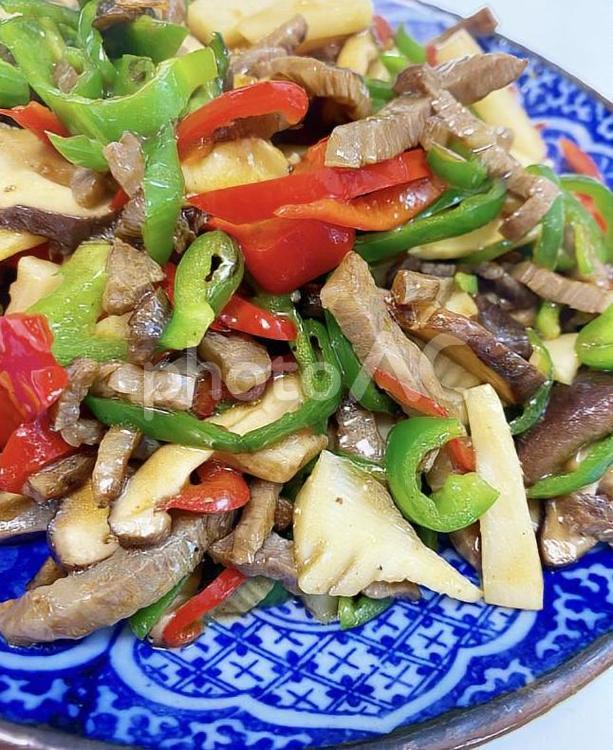 野菜たっぷり青椒肉絲！ 青椒肉絲,ピーマン,赤ピーマンの写真素材