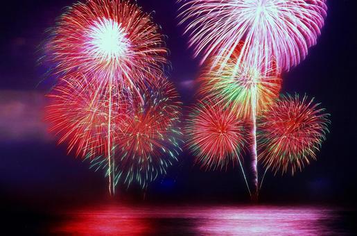 背景イメージ素材/湖上打ち上げ花火 背景イメージ素材/湖上打ち上げ花火 打ち上げ花火,花火,背景の写真素材