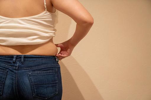 デニムパンツにのった腰回りのぜい肉 ダイエット,セルライト,脂肪燃焼の写真素材