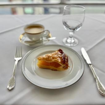 アップルパイのケーキセットの写真