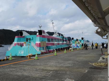 伊豆大島 岡田港 ジェット船 伊豆大島 岡田港 ジェット船の写真