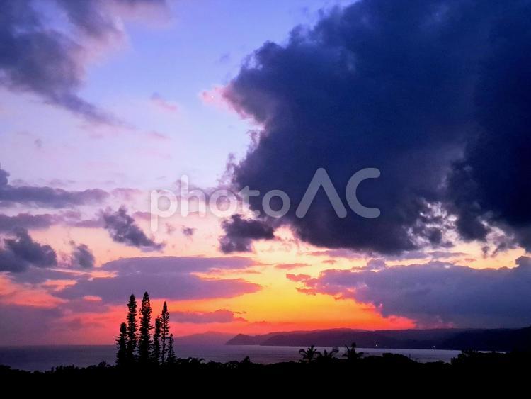 夕暮れ 夕焼け空,空,夕方の写真素材