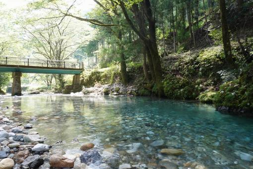 光芒で有名な円原川の写真