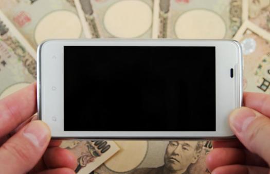 スマホと日本円紙幣 スマホと日本円紙幣 スマートフォン,日本円,紙幣の写真素材