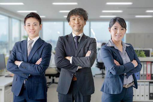 腕組するビジネスチーム 人事,転職,就職の写真素材