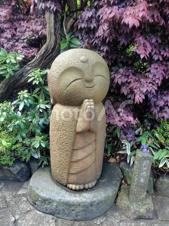 微笑むお地蔵さん お地蔵さん,地蔵,仏像の写真素材