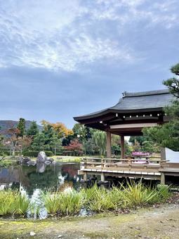 秋の夕方　福井県紫式部公園 夕方,夕暮れ,夕雲の写真素材