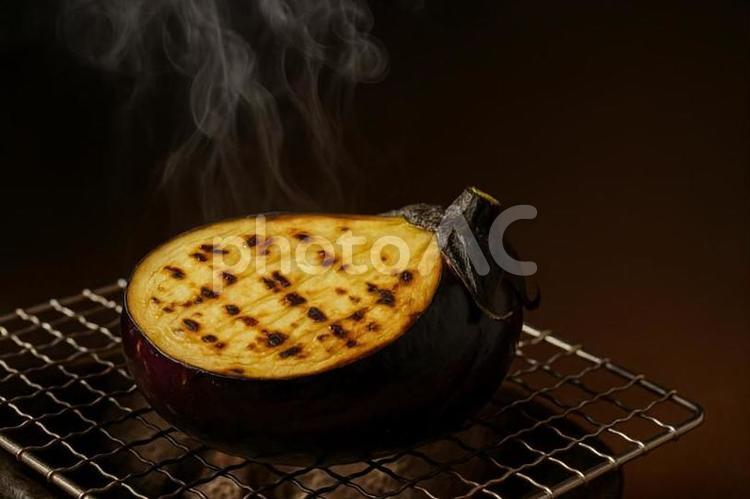 焼き賀茂茄子の湯気が立ち上る 焼き賀茂茄子,湯気,賀茂茄子の写真素材