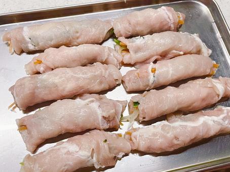 肉巻き野菜(焼く前)② 肉巻き野菜(焼く前)② 肉巻き野菜,肉巻き,豚肉の写真素材