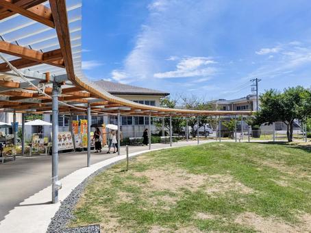 道の駅「保田小学校」みまもりひろばと回廊 保田小学校,道の駅,みまもりひろばの写真素材