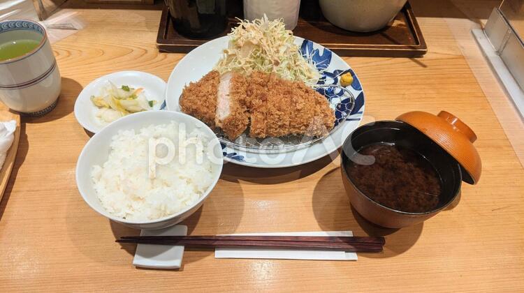 ロースカツ定食 ロースカツ,ロースカツ定食,とんかつの写真素材