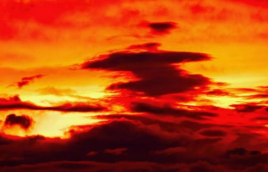 マグマのような夕空 マグマのような夕空の写真