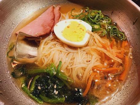 冷麺 冷麺 冷麺,焼肉,焼き肉の写真素材