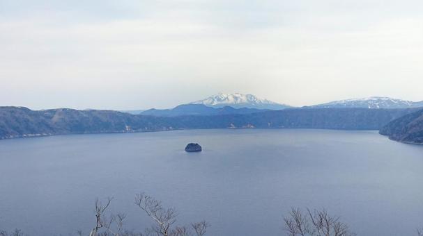 春の斜里岳と摩周湖2 春の斜里岳と摩周湖2の写真