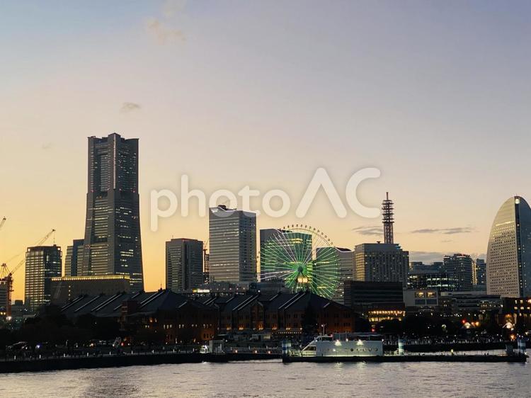 横浜みなとみらい夕景 みなとみらい,夕暮れ,たそがれの写真素材