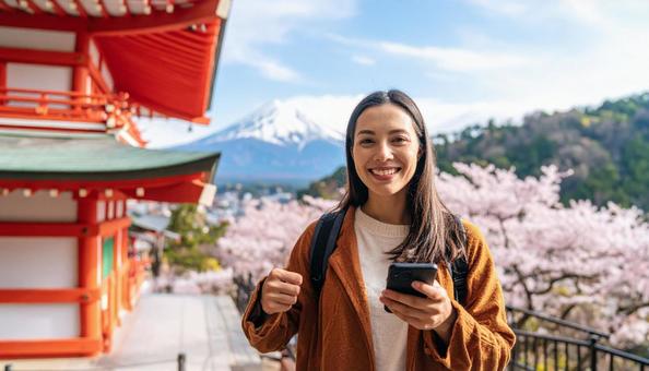 日本旅行を満喫する外国人女性 日本旅行を満喫する外国人女性の写真