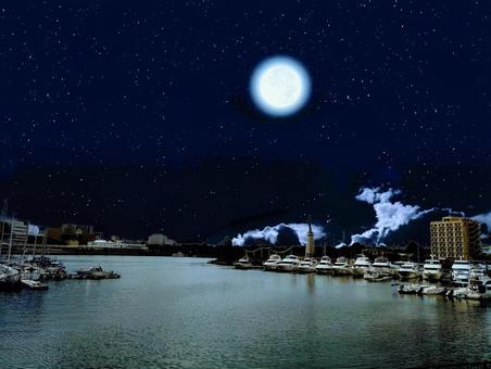 真夜中の港 満月,月明かり,月の写真素材