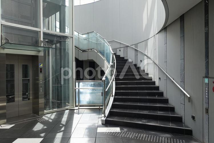 光が差し込む都市の中庭 都市風景,建築写真,現代建築の写真素材