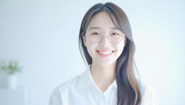 清潔感のあるカメラ目線の女性 清潔感のあるカメラ目線の女性の写真