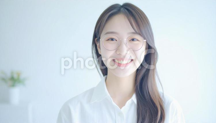 清潔感のあるカメラ目線の女性 女性,1人,20代の写真素材