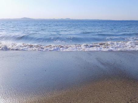 波打ち際の青い世界 波打ち際,ビーチ,砂浜の写真素材