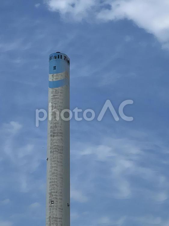 青空と煙突 煙突,青空,空の写真素材