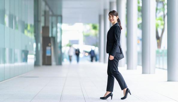 働く女性 働く女性の写真