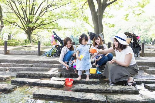 ママ友 母親 育児 ママ友 母親 育児 ママ友,公園,女性の写真素材