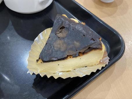 米粉のバスクチーズケーキ 米粉のバスクチーズケーキ チーズケーキ,ケーキ,デザートの写真素材