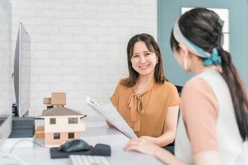 建築士・設計士・インテリアデザイナー 建築士・設計士・インテリアデザイナー 設計士,設計図,建築士の写真素材